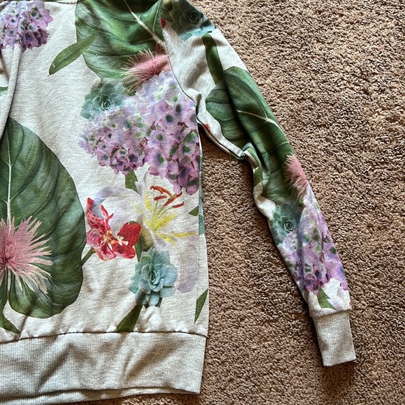 Adidas hoodie. Size small. - Picture 9 of 9